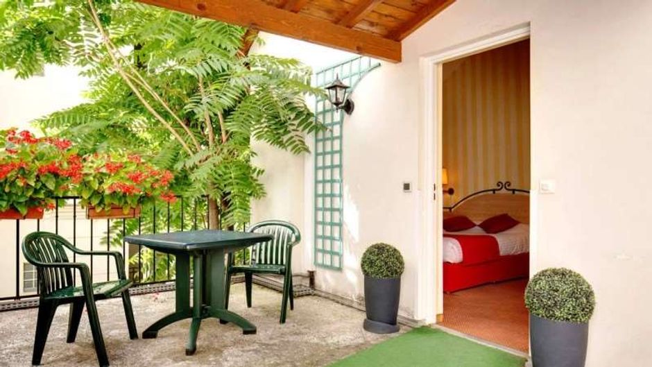 Delambre Hotel Room