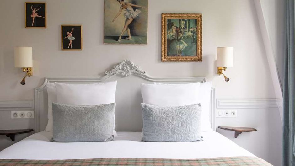 De La Porte Doree Room