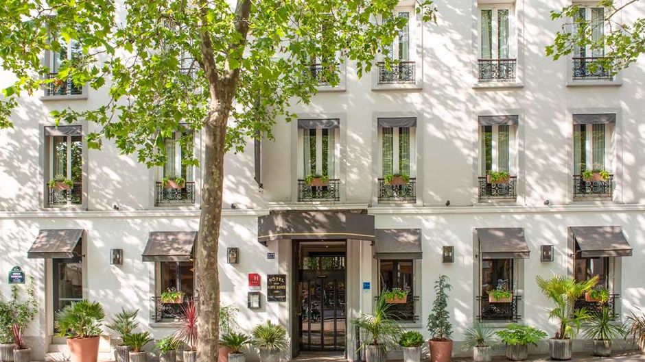 De La Porte Doree Exterior