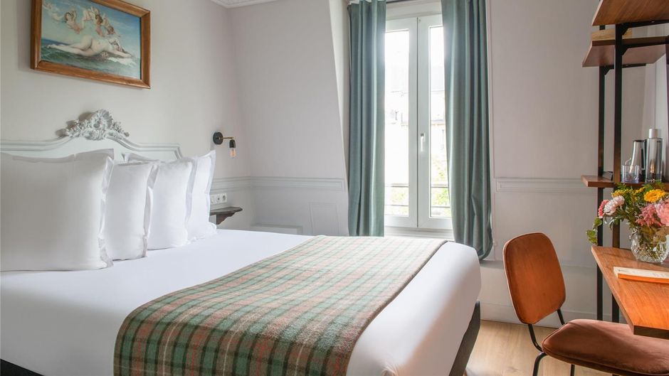 De La Porte Doree Room