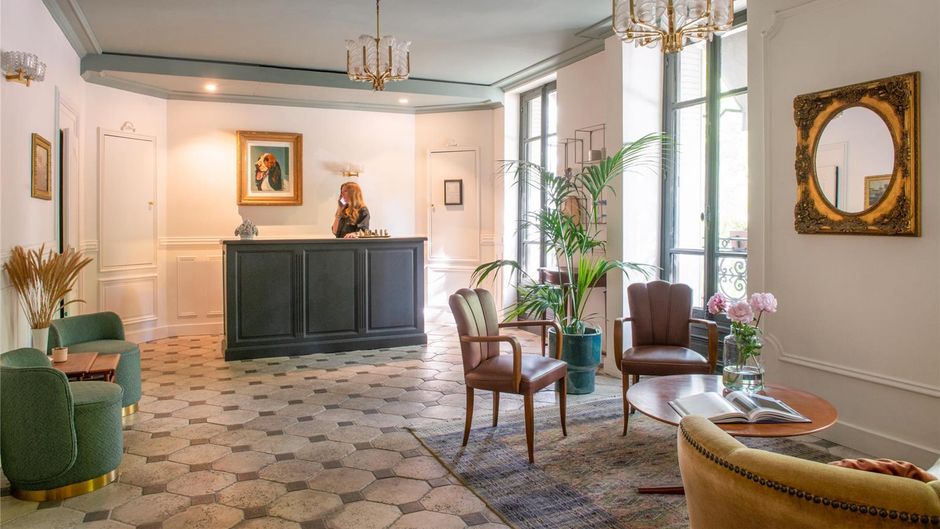 De La Porte Doree Lobby