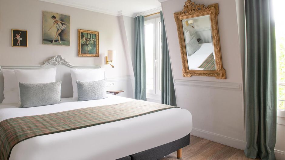 De La Porte Doree Room