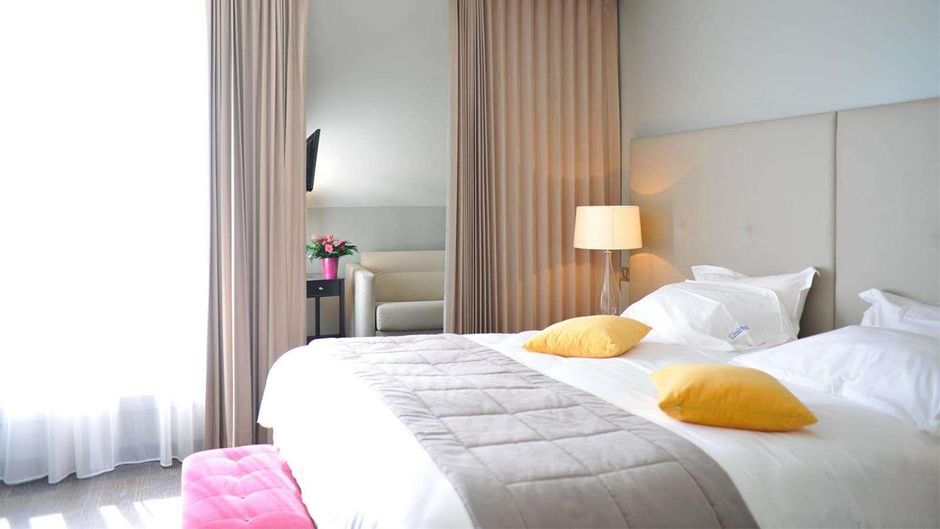 Universite Hotel Room