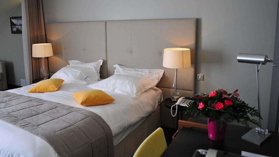 Universite Hotel Room