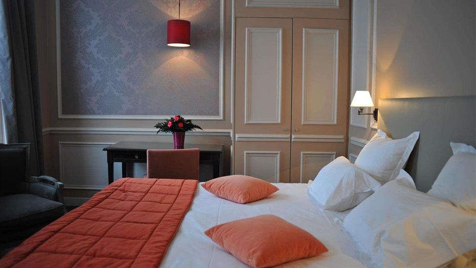 Universite Hotel Room