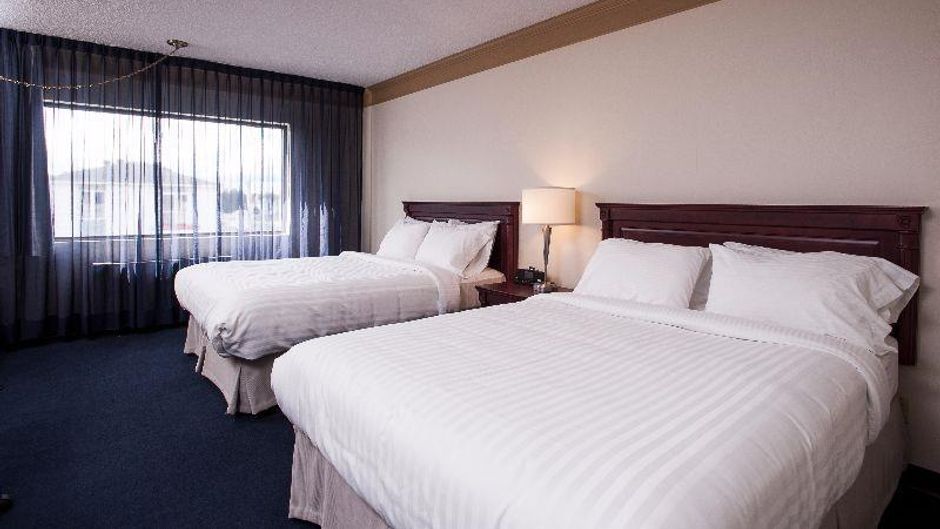 Deville Center Hotel Room