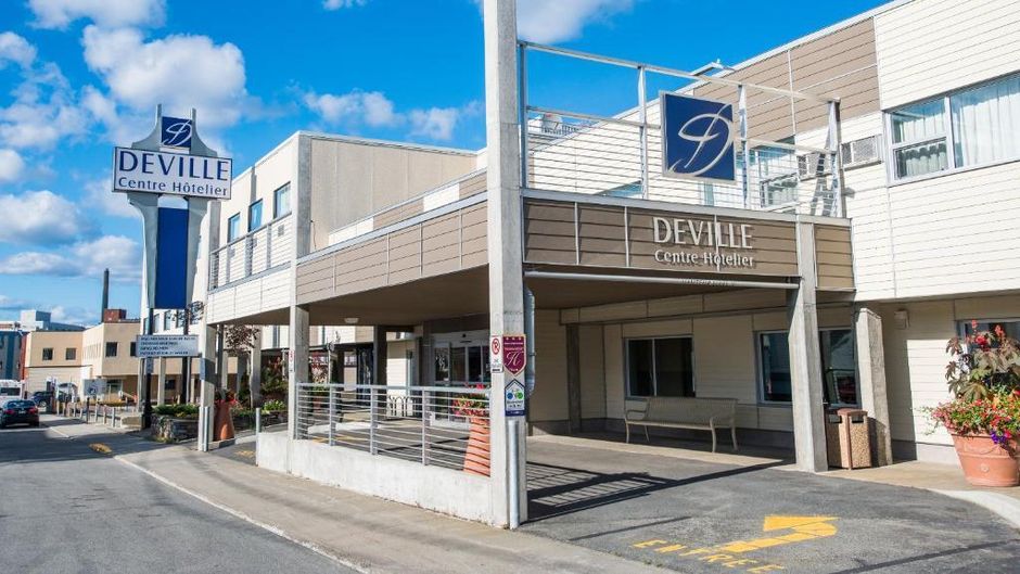 Deville Center Hotel Exterior