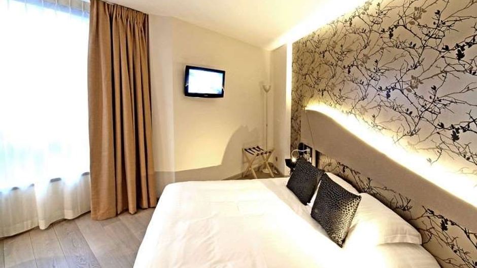 Hor Hotel Room