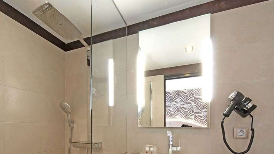 Hor Hotel Room
