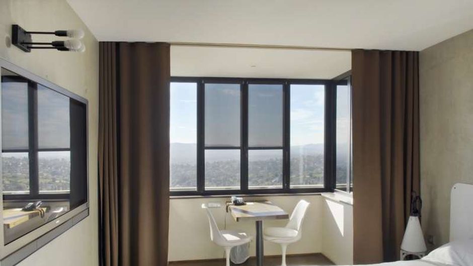 L'Ermitage Hotel Cuisine-a-manger Room