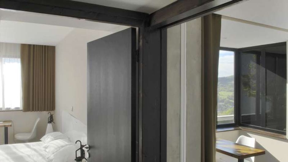 L'Ermitage Hotel Cuisine-a-manger Room