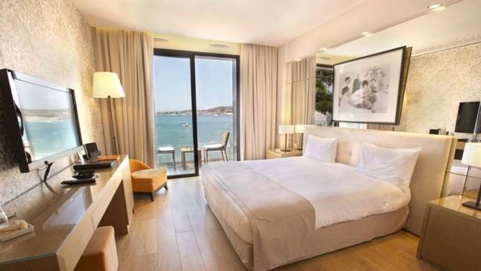 Hostellerie La Farandole Room