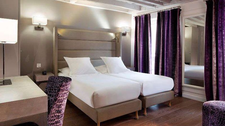 Hotel Jacques de Molay Paris Room