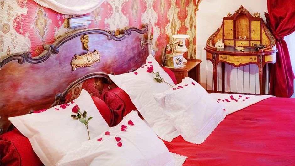 Hotel Renaissance Room