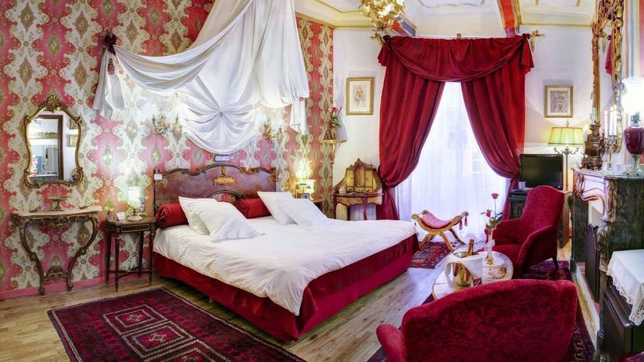 Hotel Renaissance Room
