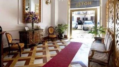 Adriano Hotel