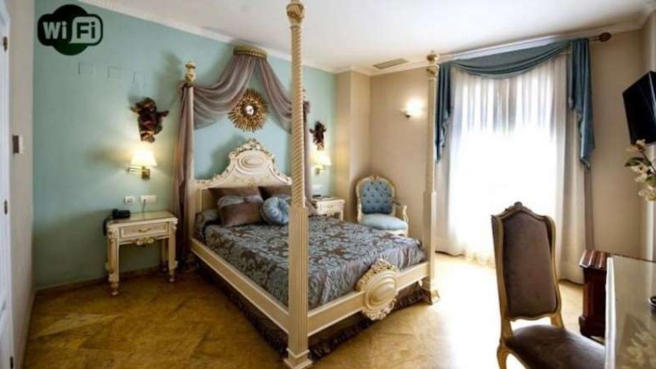 Adriano Hotel Room