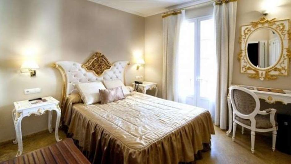 Adriano Hotel Room