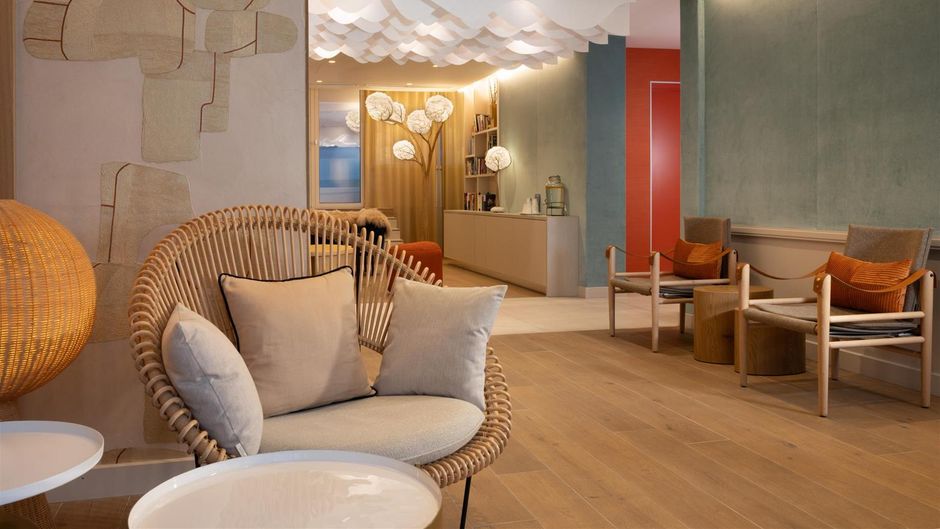 Paris Bastille Lobby
