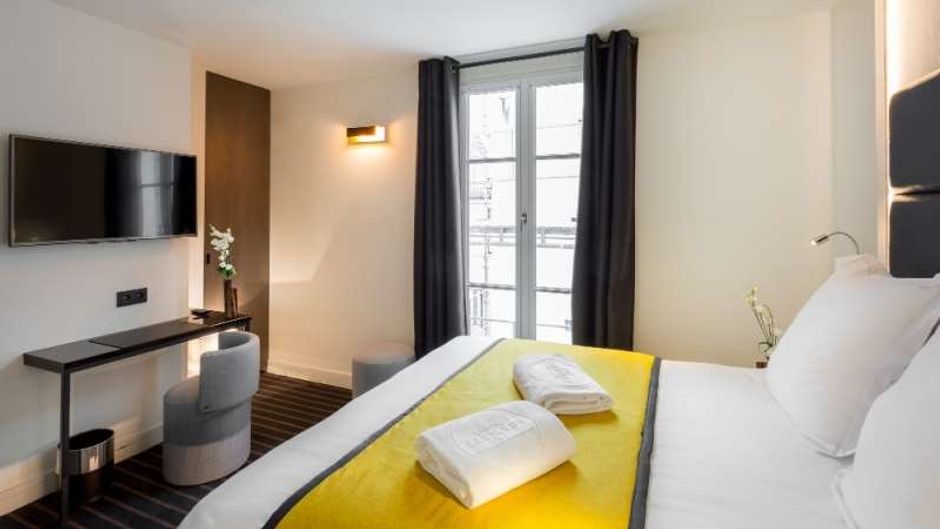 Scarlett Hotel Room