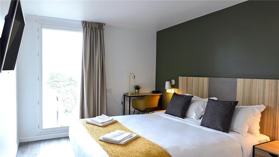 Lodge in Paris 13 Room