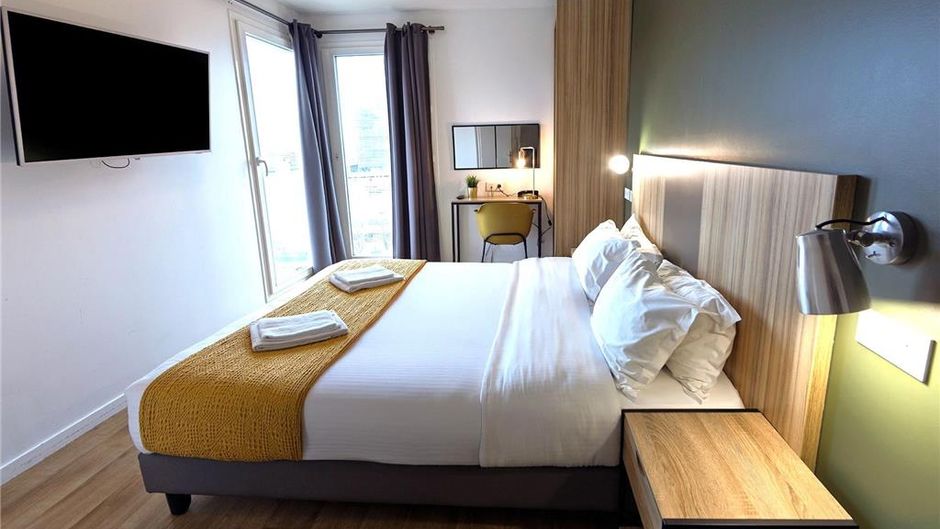 Lodge in Paris 13 Room