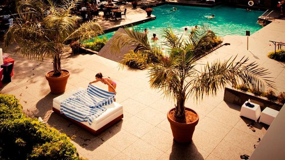 Hotel Bonaventure Montreal Pool
