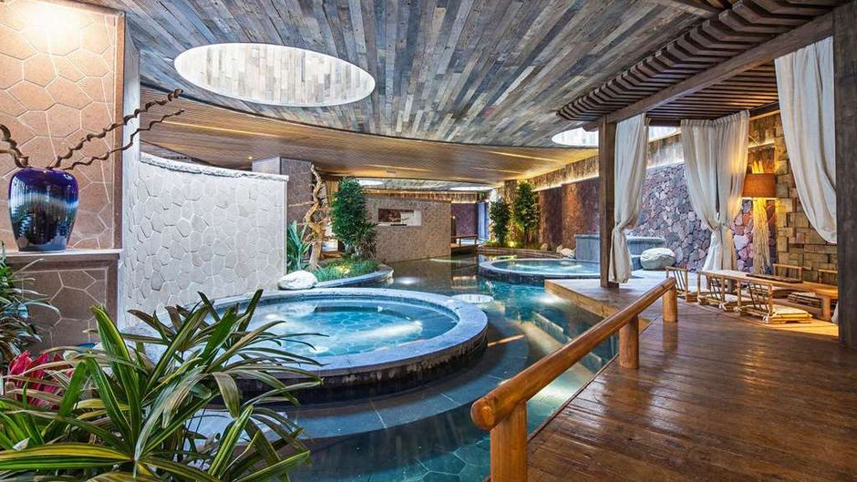 Ramada by Wyndham Guergou Pool