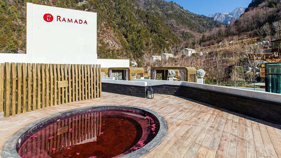 Ramada by Wyndham Guergou Pool