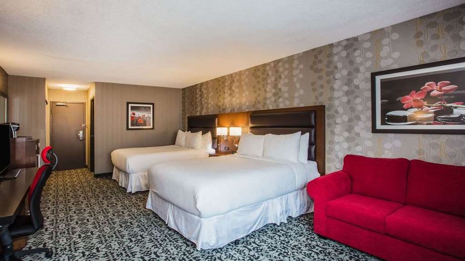 Ramada Jackson's Point Room