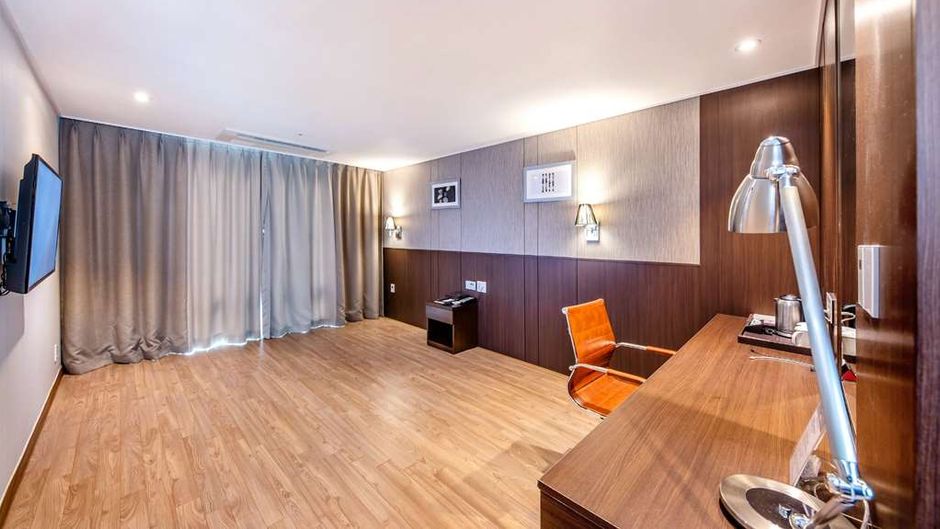 Ramada Jeju City Hall Room