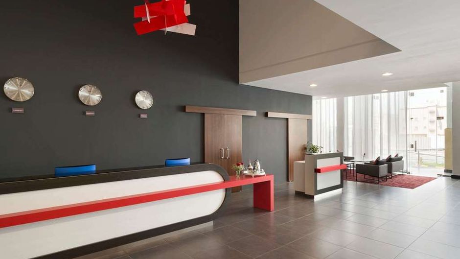 Ramada Encore Al Khobar Olaya Lobby