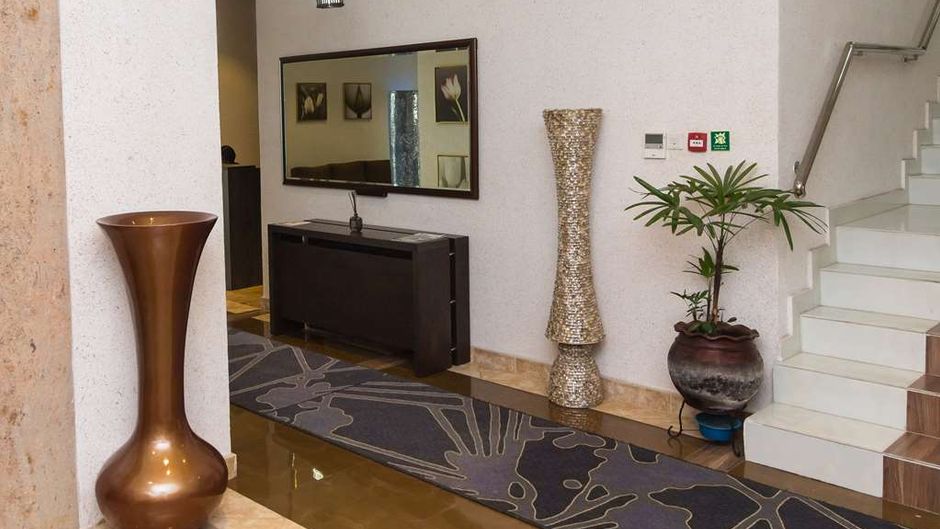 Golden Tulip Oniru Suites Lobby