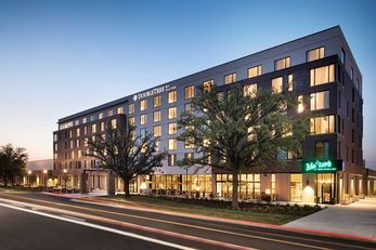 DoubleTree Greeley at Lincoln Park
