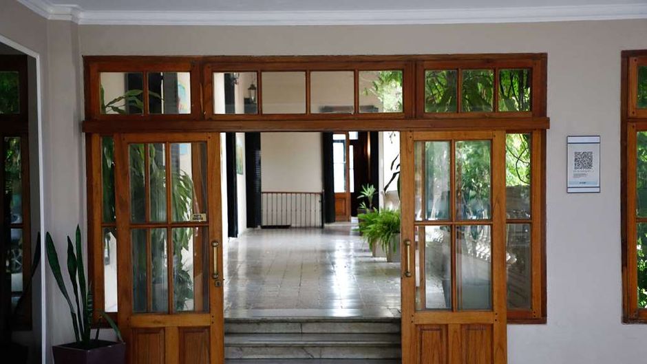 Howard Johnson Escobar Hotel Lobby