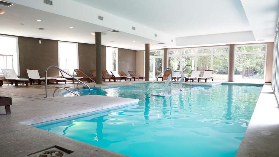 Howard Johnson Escobar Hotel Pool