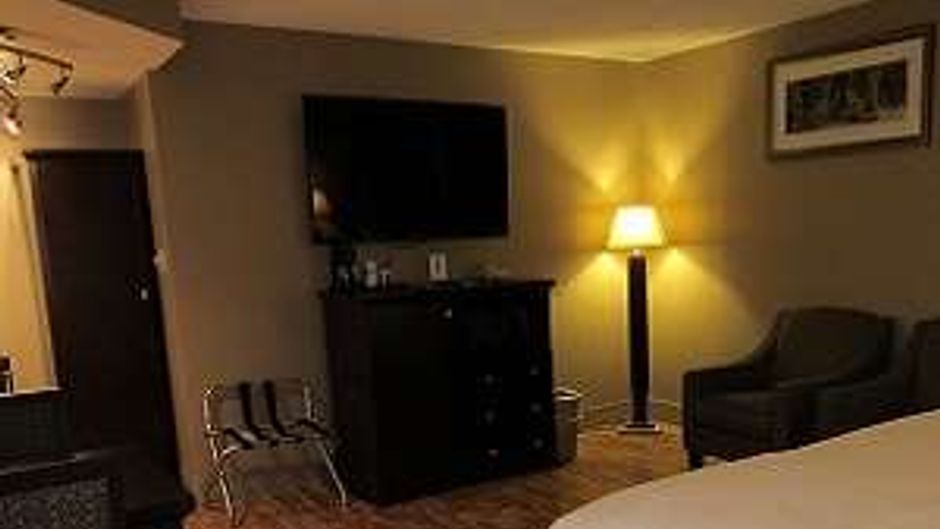 Stonebridge Hotel Room