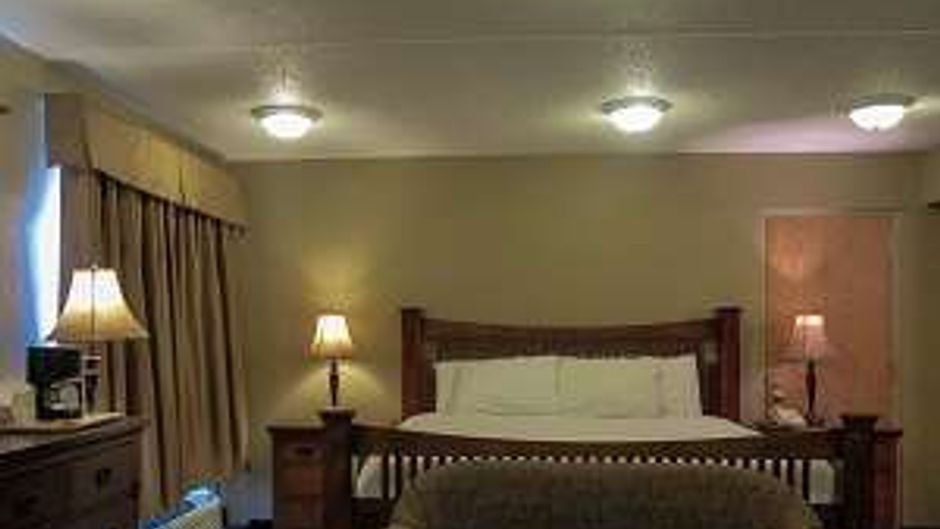 Stonebridge Hotel Room