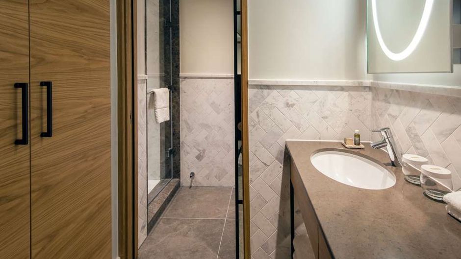 Lincoln Plaza London, Curio Collection Room