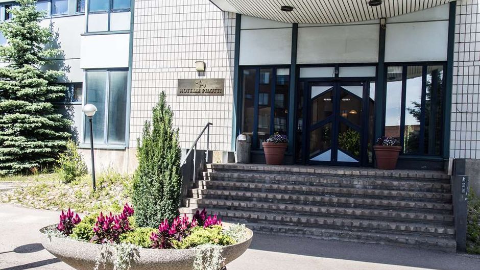 Airport Hotel Pilotti Exterior