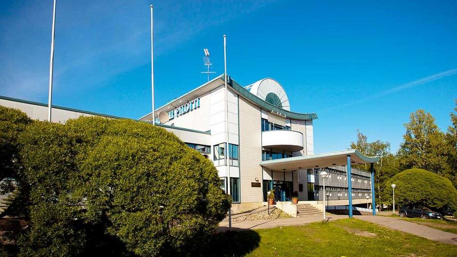 Airport Hotel Pilotti Exterior