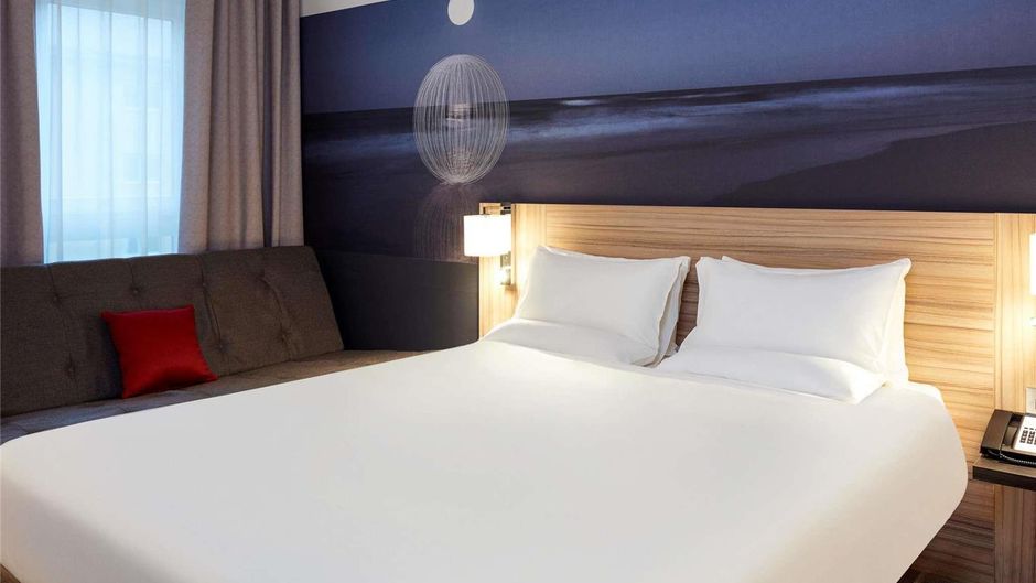 Novotel London Stansted Airport Exterior