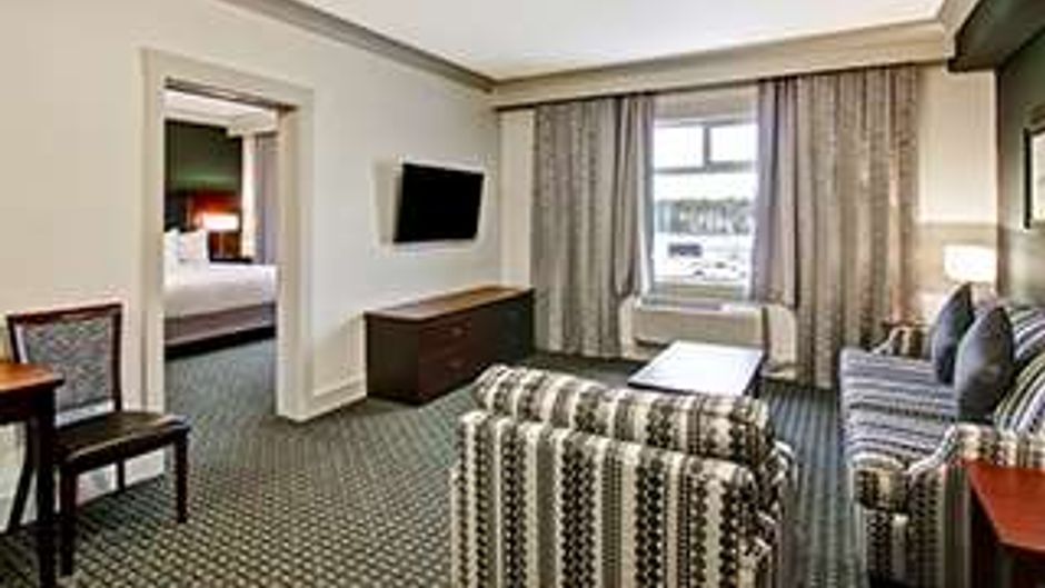 Chateau Nova Yellowknife Suite