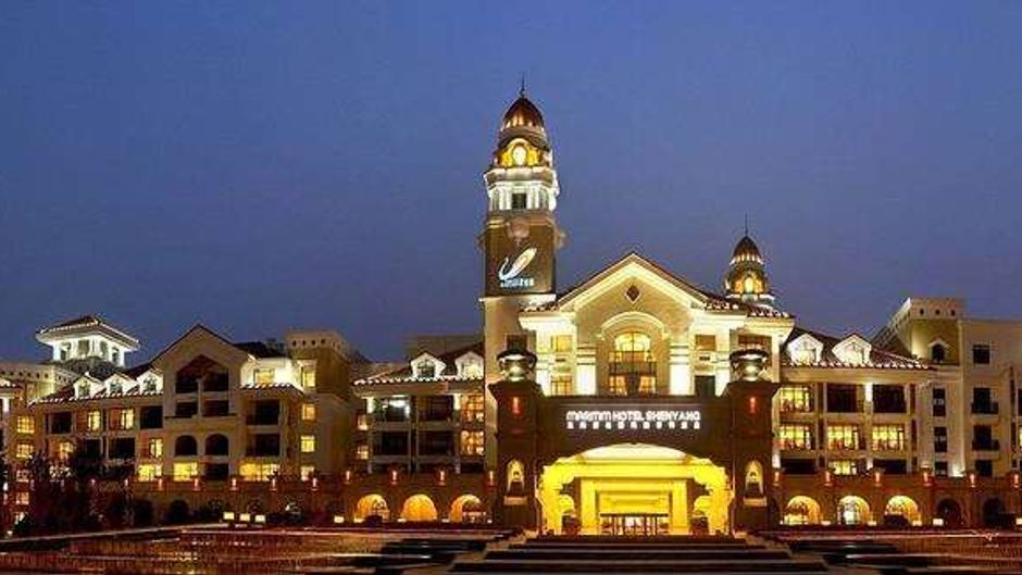 Phoenix City Hotel Exterior