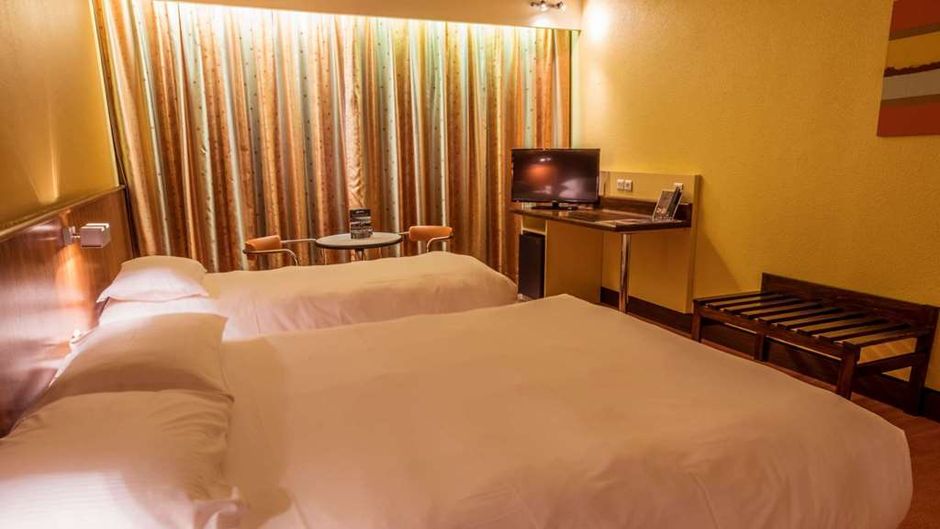 Hotel des Congres Room