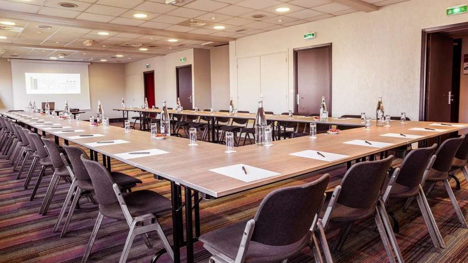 Hotel des Congres Room
