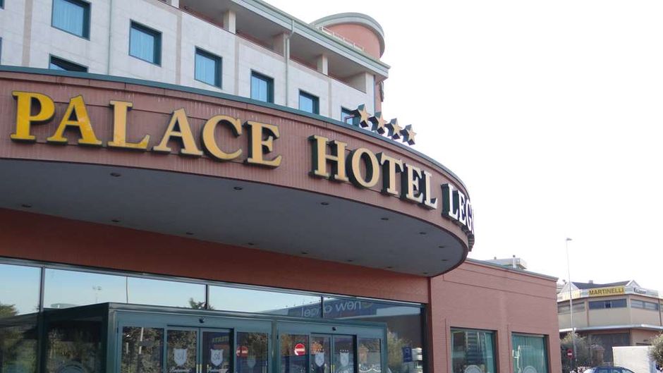 Palace Hotel Legnano Exterior