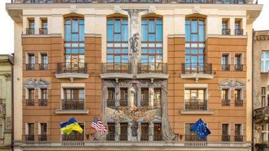 Nobilis Hotel Exterior