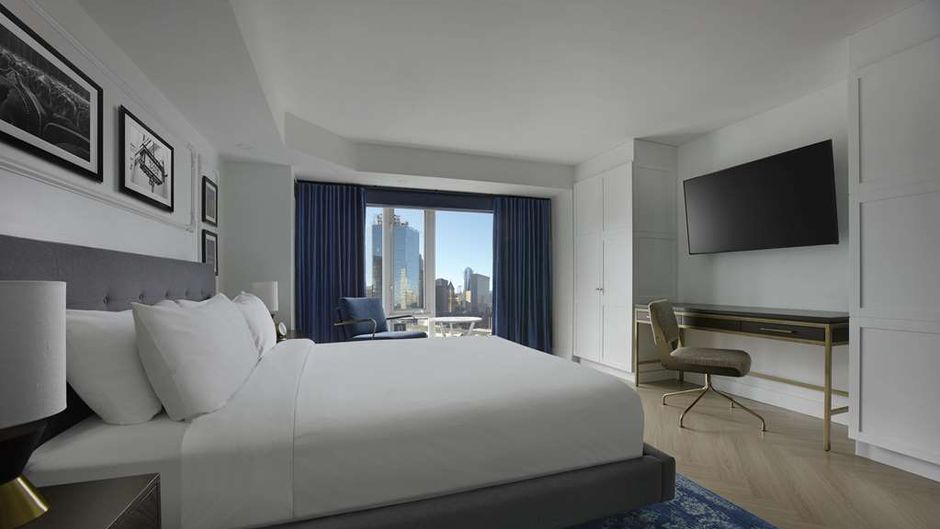 Pantages Hotel Toronto Centre Room