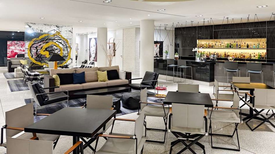 H10 Art Gallery Lobby